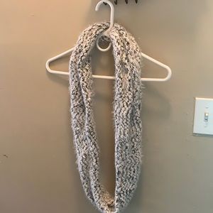 Cute scarf for the cold weather. Hardly worn.